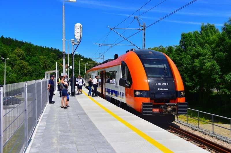Łącznica i nowy przystanek w Suchej Beskidzkiej gotowe dla podróżnych
