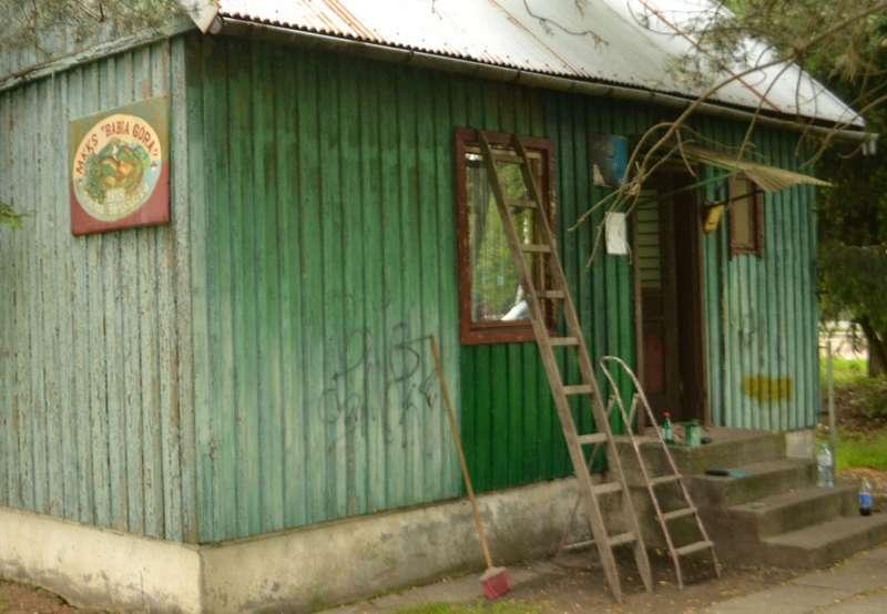 Wybita szyba, wyłamane zamki na Babiej Górze