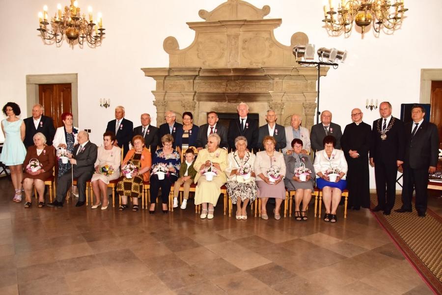 Sucha Beskidzka. Nagrodzeni za Długoletnie Pożycie Małżeńskie
