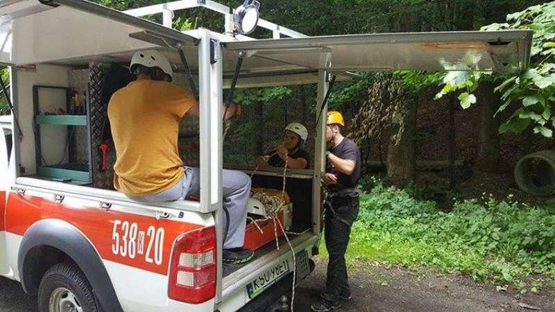 Suscy druhowie szkolą się na linach