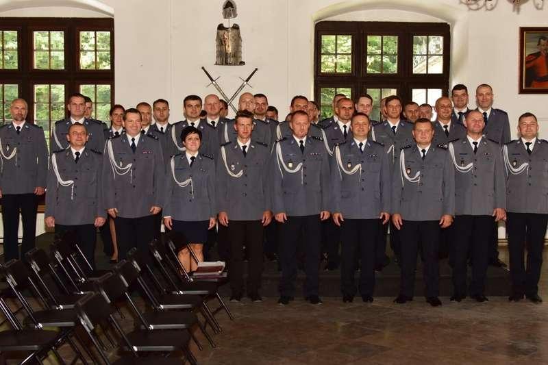 Posypały się awanse i wyróżnienia