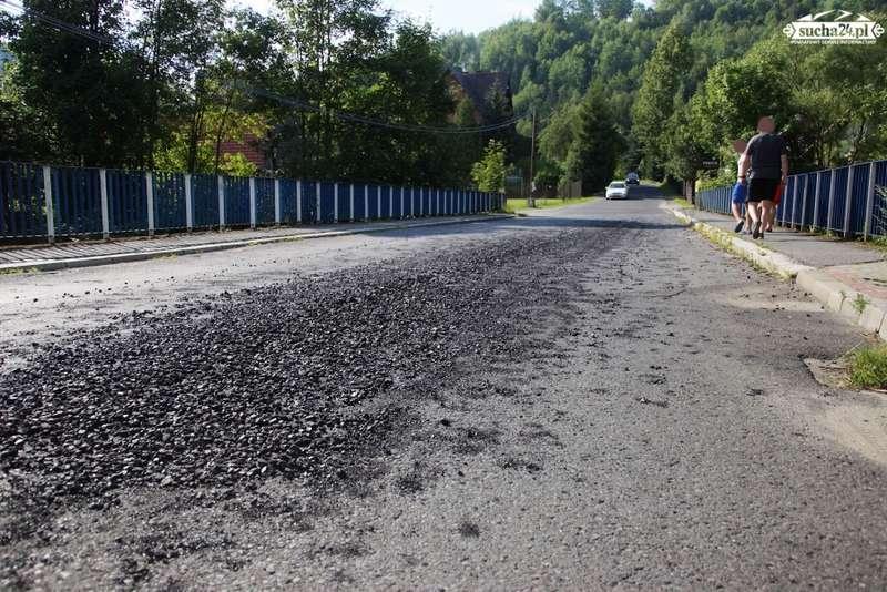 Zawoja. Droga zasypana węglem