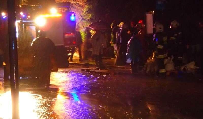 Ulewa nie słabnie, wody coraz więcej! (wideo)