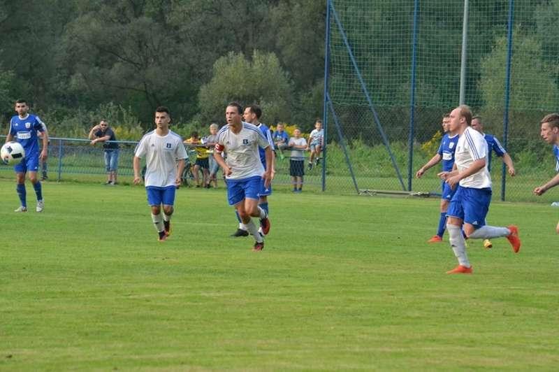 Piłkarski weekend: Jałowiec lepszy w klasyku, kolejna trójka Tempo