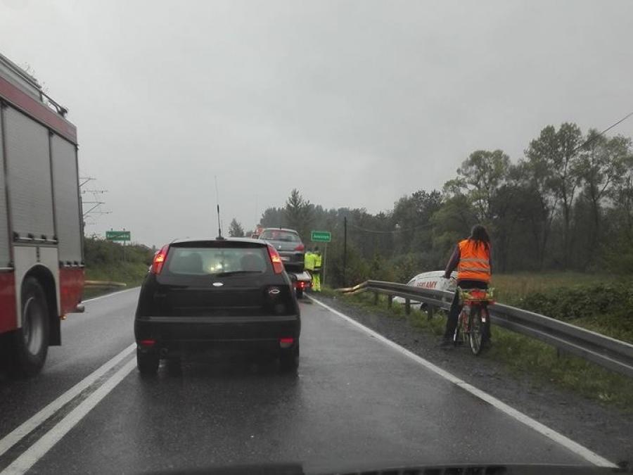 Juszczyn. Kolizja opla z peugeotem
