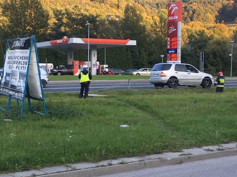 Sucha Beskidzka. Mercedesem zniszczył liny energochłonne