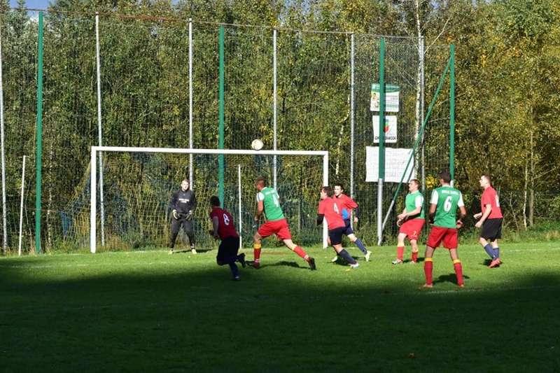 Piłkarski weekend: Remis w Juszczynie, Babia i Jałowiec też z jednym punktem, Huragan ciągle zwycięski