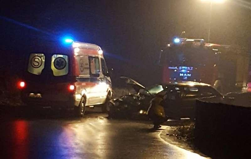 Kraksa na Błądzonce, cztery osoby trafiły do szpitala
