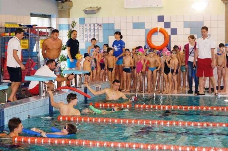 Jubileuszowe pływanie pod okiem Świętego Mikołaja
