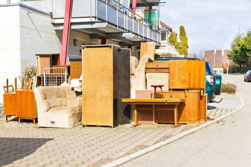 Dziedziczenie mieszkania z dobytkiem - ułatw sobie wywóz starych mebli i przeprowadzkę