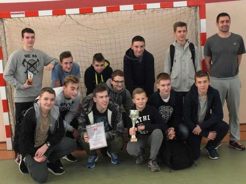 Koszykarskie potyczki / punkt zadecydował o mistrzostwie dla SP1 Sucha Beskidzka!