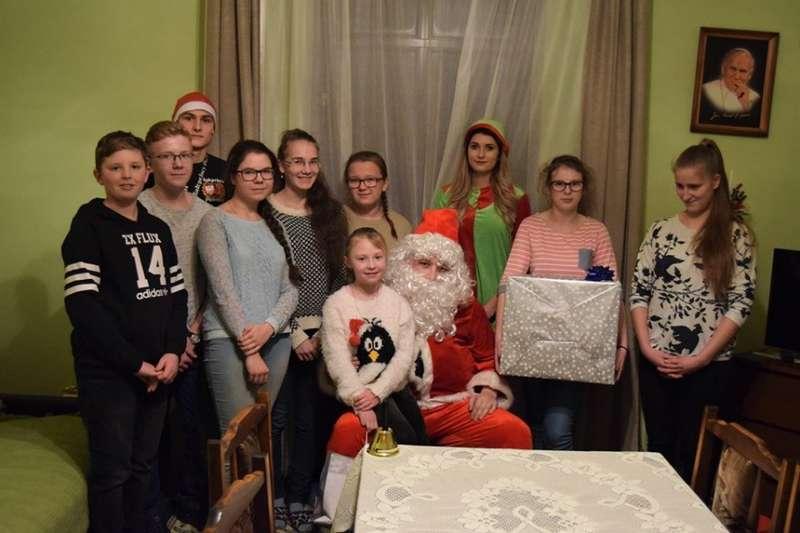 Święty Mikołaj odwiedził dom dziecka w Łętowni