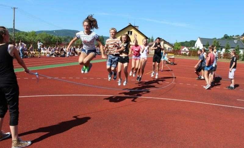Dzień Sportu w Gimnazjum im. Jana Pawła II w Budzowie