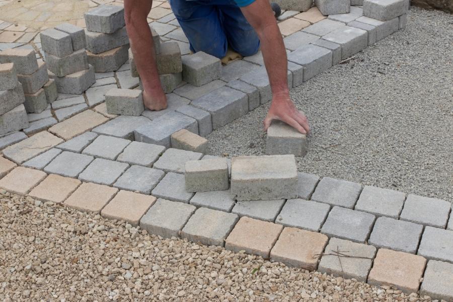 Z jakiego materiału wykonać podjazd do garażu?
