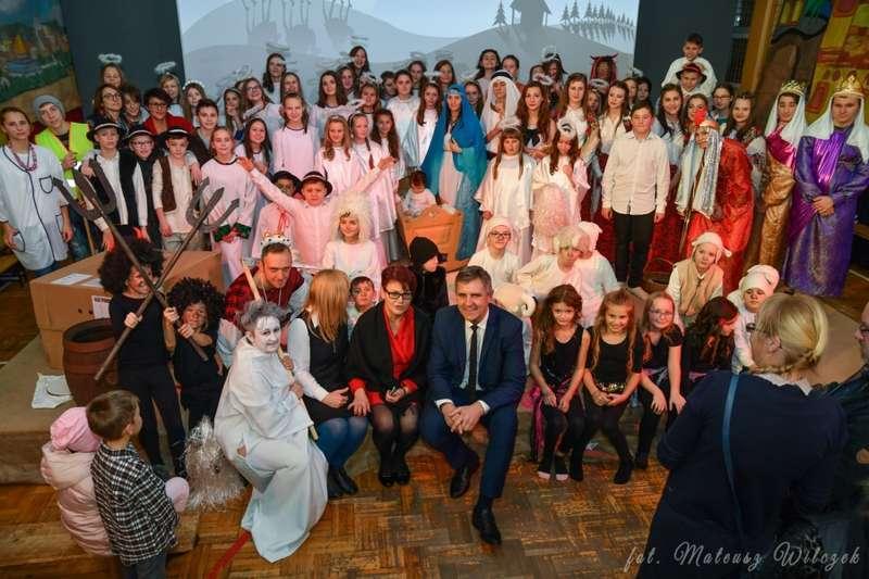 JASEŁKA I KIERMASZ - SZKOŁA PODSTAWOWA W BIAŁCE (wideo)