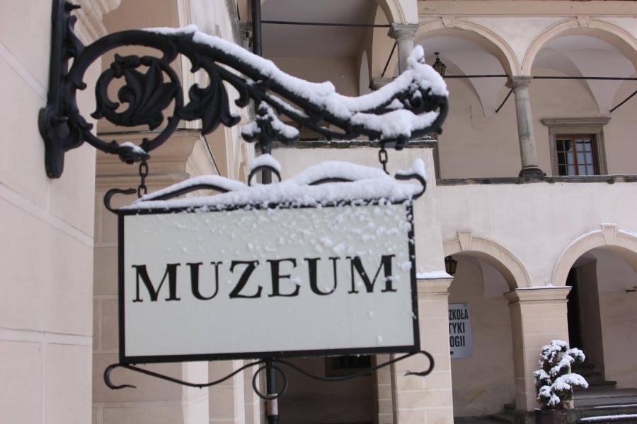 Zamek przejmuje zabytki – koniec sąsiedniego muzeum?
