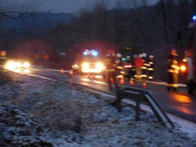 Budzów. Auto wypadło z drogi, interweniowało pogotowie