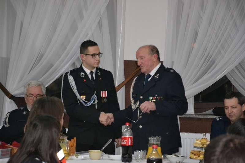 Młodość przejmuje stery w OSP Maków Dolny.