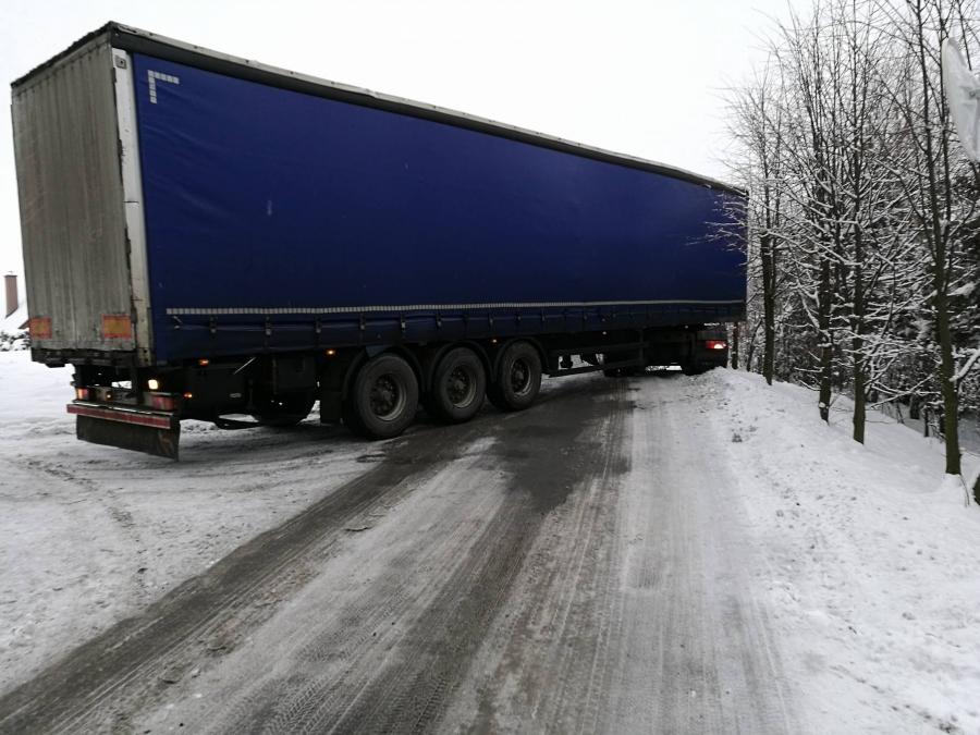 TIR-y blokują drogę przez Marcówkę