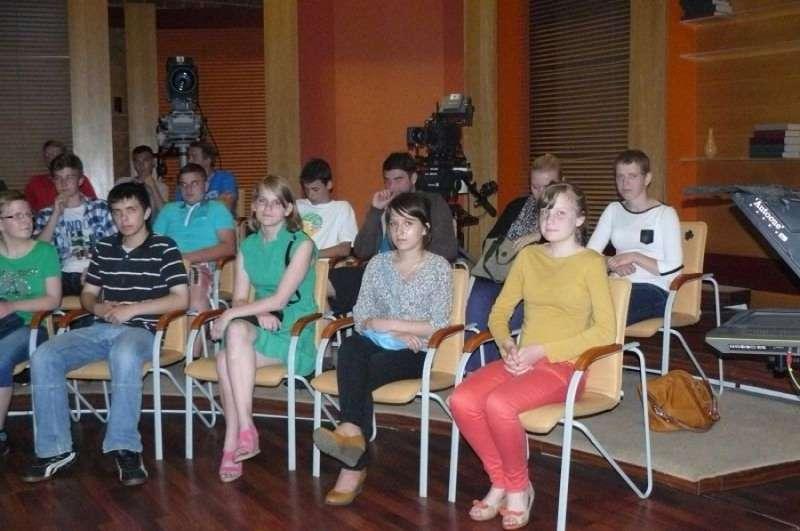 Młodzi   dziennikarze   z   wizytą  w  stacji  TVN.