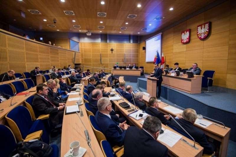 Być może poznamy jakie majątki mają nasi urzędnicy