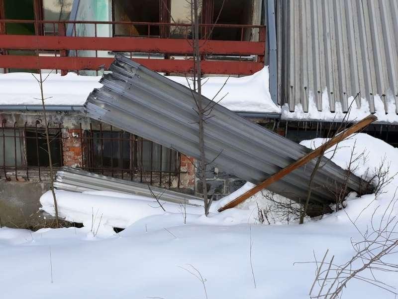 Zawoja. Dachy ośrodków wczasowych zagrażają ludziom
