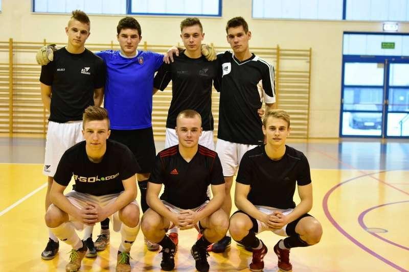 YOUNG PLAYERS wygrywa turniej futsalowy