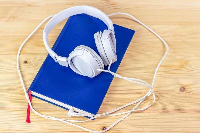 Seniorzy będą słuchać audiobooki