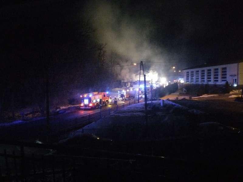 Nocny pożar warsztatu stolarskiego w Toporzysku