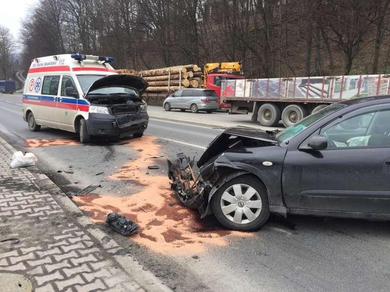 Sucha Beskidzka. Zderzenie czterech pojazdów na DK28