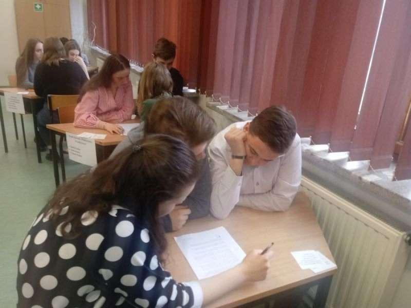 Uczniowie uczcili współpracę z USA