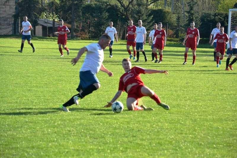 Piłkarska środa: Od 0:1 do 3:1 dla Żurawia w Lachowicach, Halniaka kratkowe wyniki