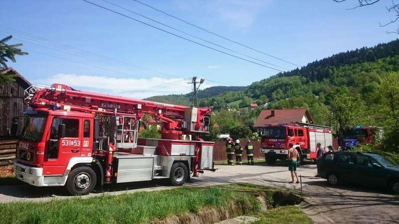 Ogień w stolicy regionu, strażacy w akcji