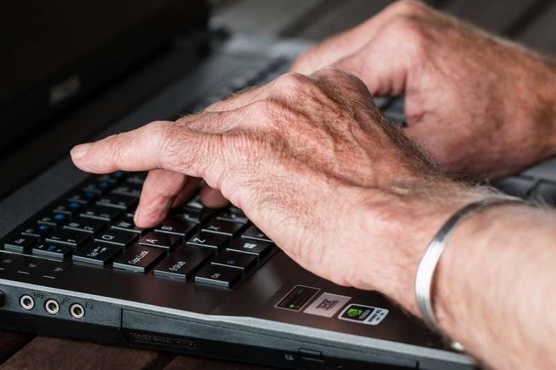 Suscy seniorzy w internetowej sieci