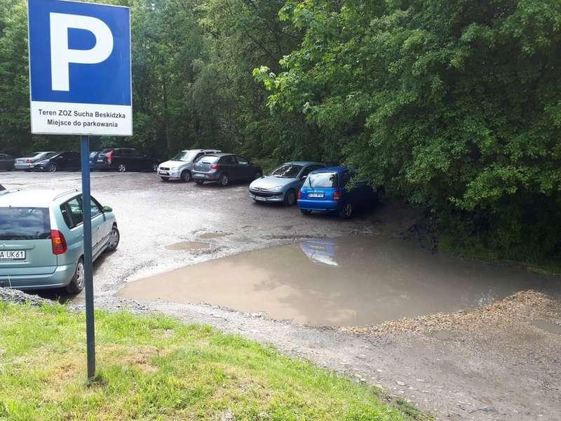 Do szpitala przez... wertepy