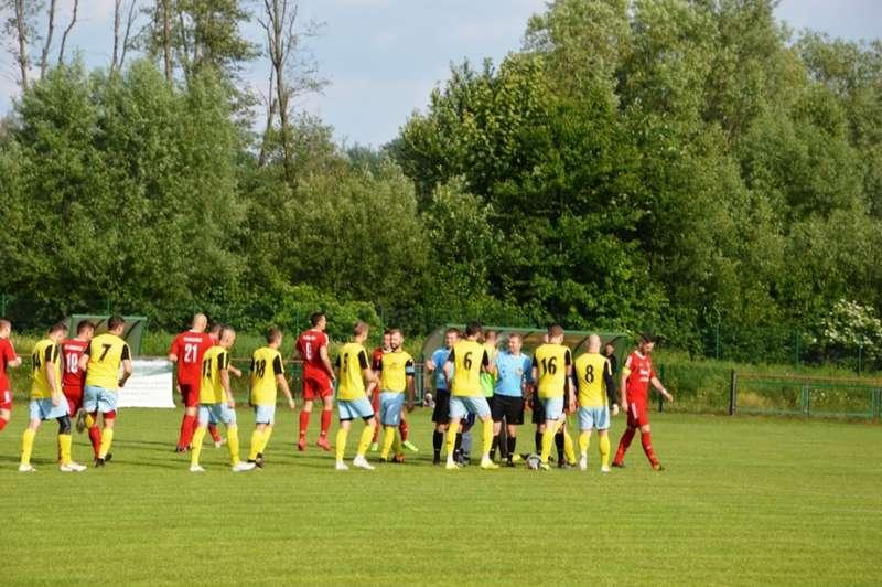 Piłkarski weekend: Halniak zdobył Jaworzno, a Jordan Tylmanową, Huragan nie straszny Żurawiowi, r(R)elaks w Stryszawie