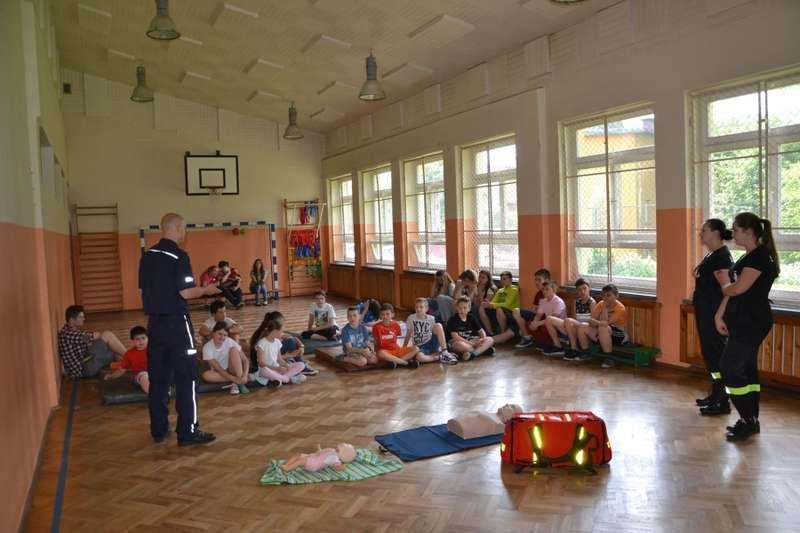 Policja i straż, wspólnie dla bezpieczeństwa i świadomości dzieci i młodzieży.