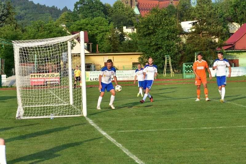 Piłkarska środa: Lider udzielił srogiej lekcji Babiej Górze, hattrick Świerkosza, Basiura jak... Bale!