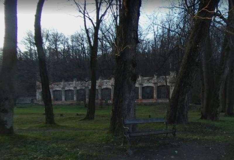Oranżeria w coraz gorszym stanie