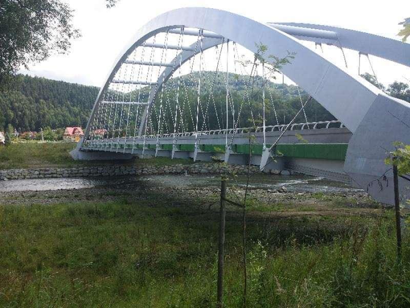 Maków: mężczyzna spadł z mostu