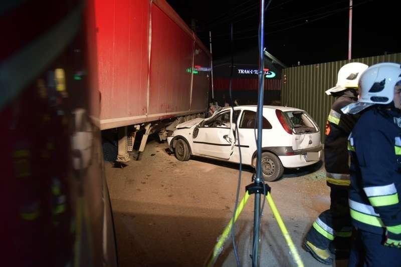Bystra Podhalańska. Zderzenie TIRa i osobówki