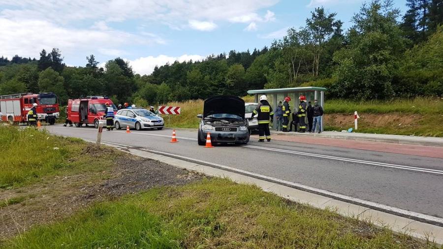 Wypadek na granicy powiatów, trzy osoby odwiezione do szpitala