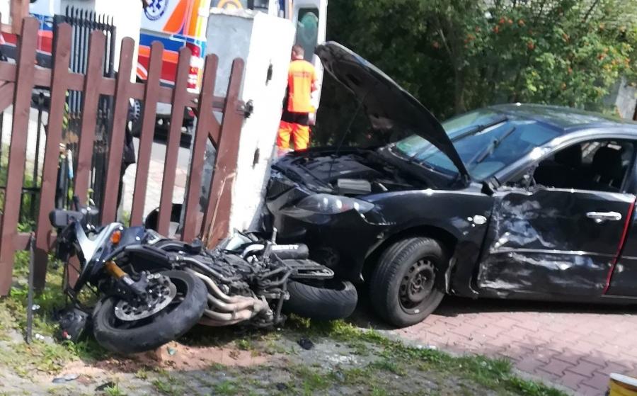 Budzów. Motocyklista uderzył w bok skręcającego auta
