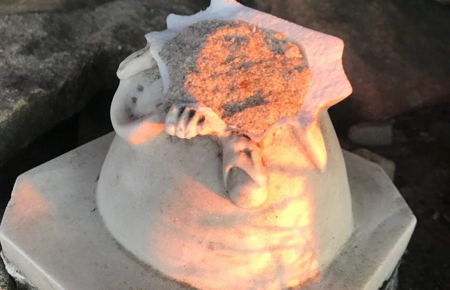 Dewastacja figurki Matki Boskiej pod szczytem Babiej Góry