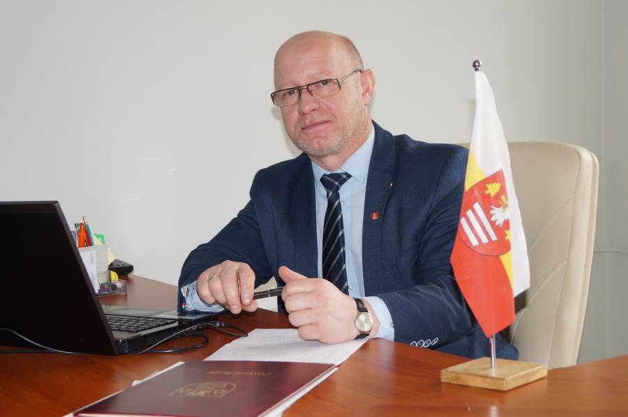 Starosta zarobi mniej