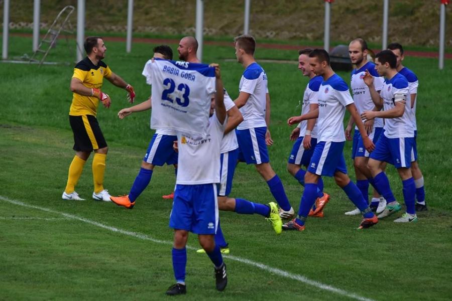 Piłkarski weekend: BCS vs Babia Góra i Huragan vs Żuraw, czyli derbowe emocje, wyjazdowa klasa B