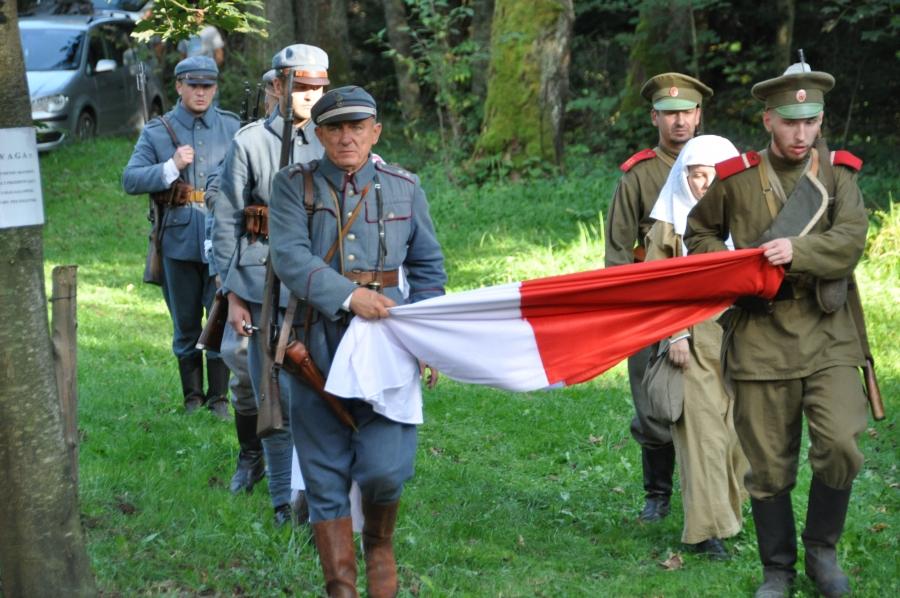 Sceny sprzed wieku w sidzińskim skansenie