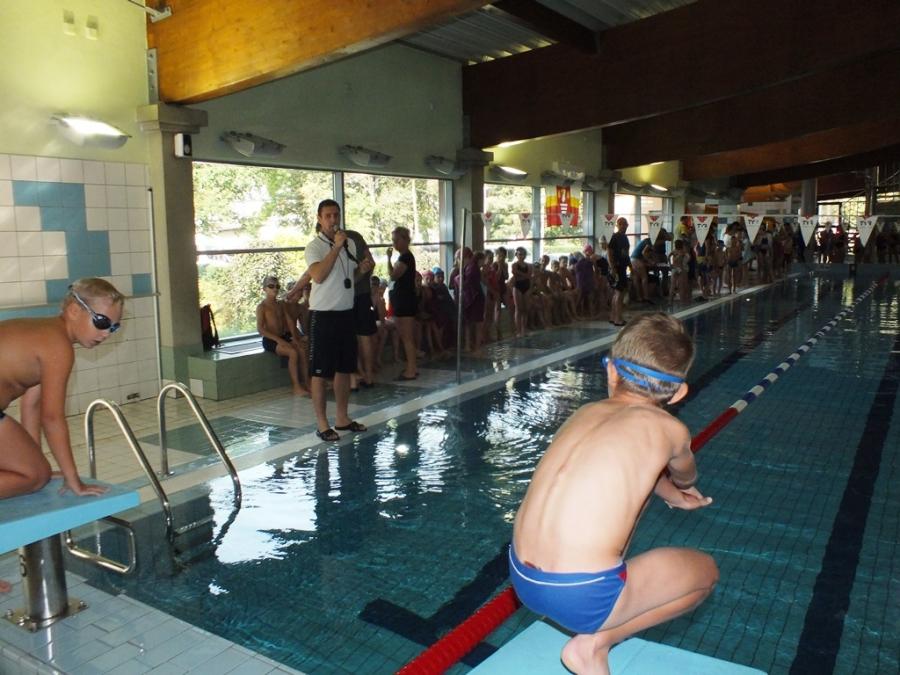 Sportowy rok szkolny zaczął się w krytej pływalni