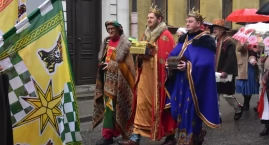 Orszak Trzech Króli z… odblaskami (wideo)