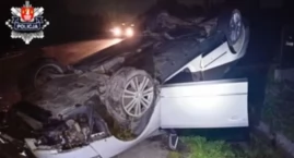 35-latek dachował. W jego organizmie krążyły promile 